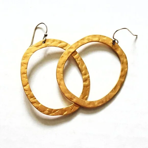 Vintage Artisan Large 2” Hammered Goldtone Oval Hoop Earrings Gypsy Pierced - Picture 1 of 5